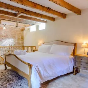 new-the-cow-house-in-the-heart-of-whitby.yorkshirehotels.net/
